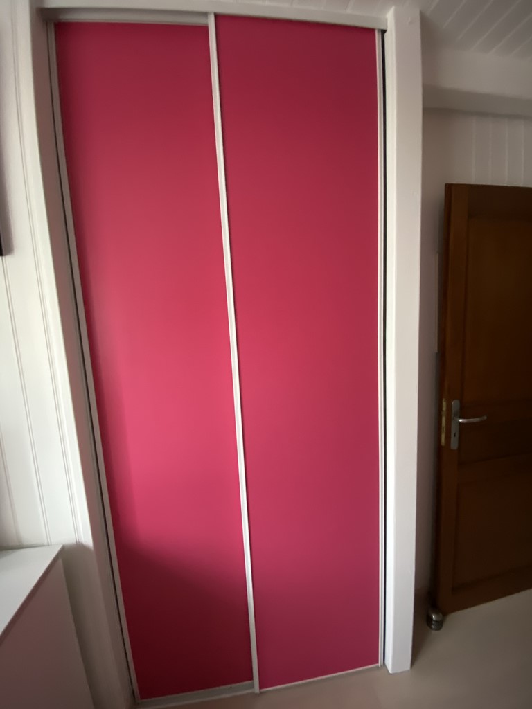 porte placard rouge